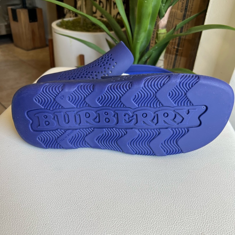 BURBERRY Stingray Perforated Rubber Slides 10 (43) - Picture 2 of 14
